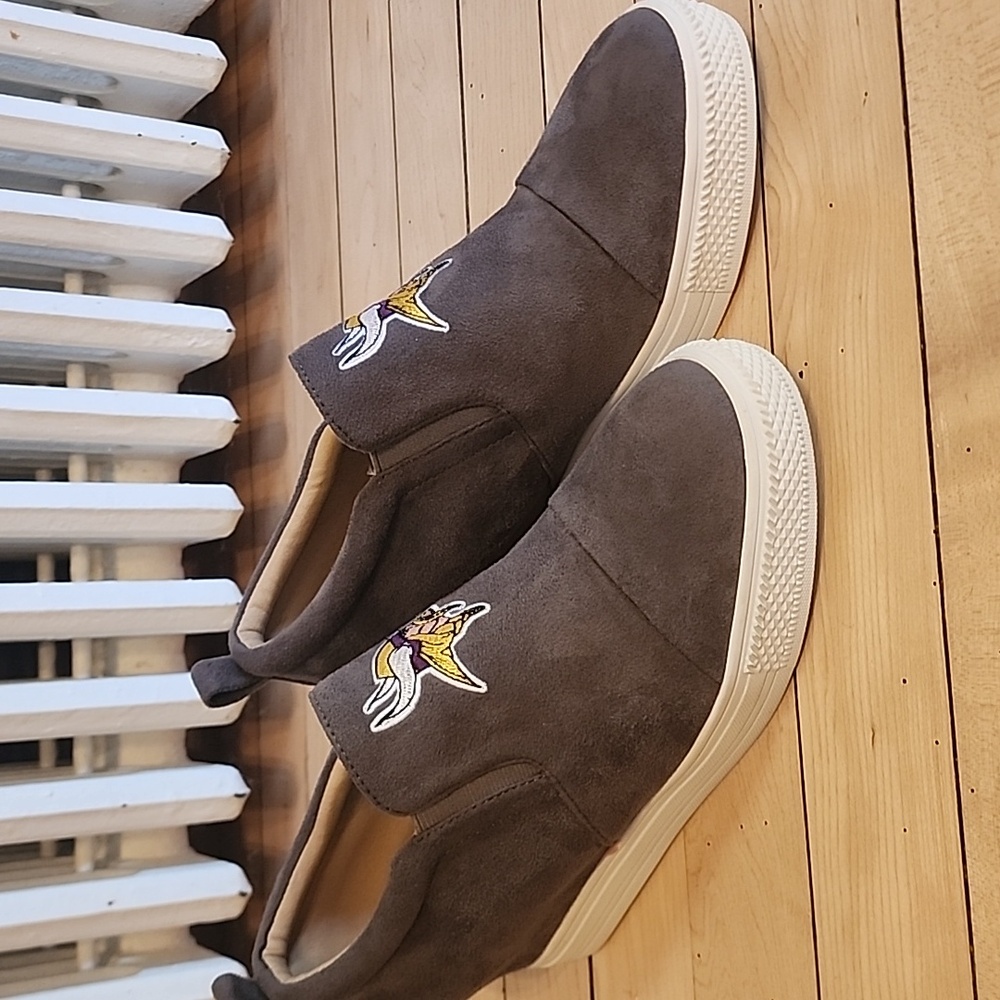 Women' Cuce Gray Minnesota Vikings Snap Slip-On Shoes Size 8